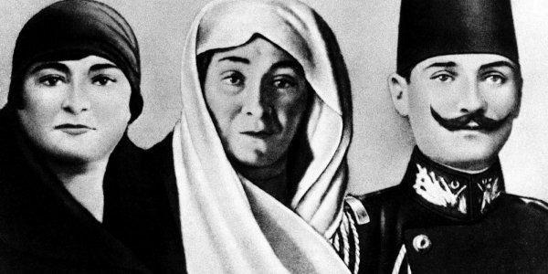 zubeyde-hanim Mustafa Kemal'in annesi Zübeyde Hanım ve kiz kardeşi Makbule
Atatürk's mother Zübeyde Hanım and his sister Makbule
